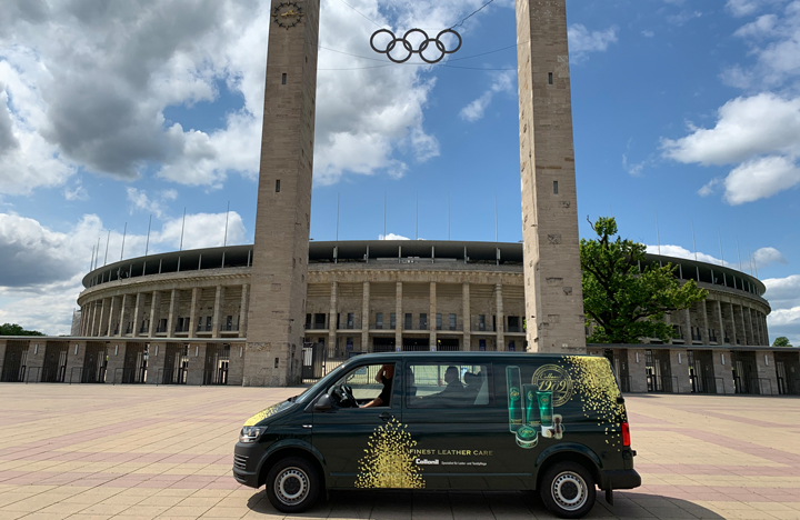 Collonil-Mobil vorm Olympiastadion