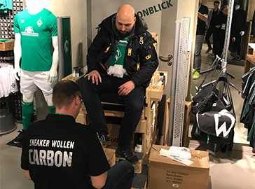 Schuhputz-Aktion von Collonil bei Werder Bremen